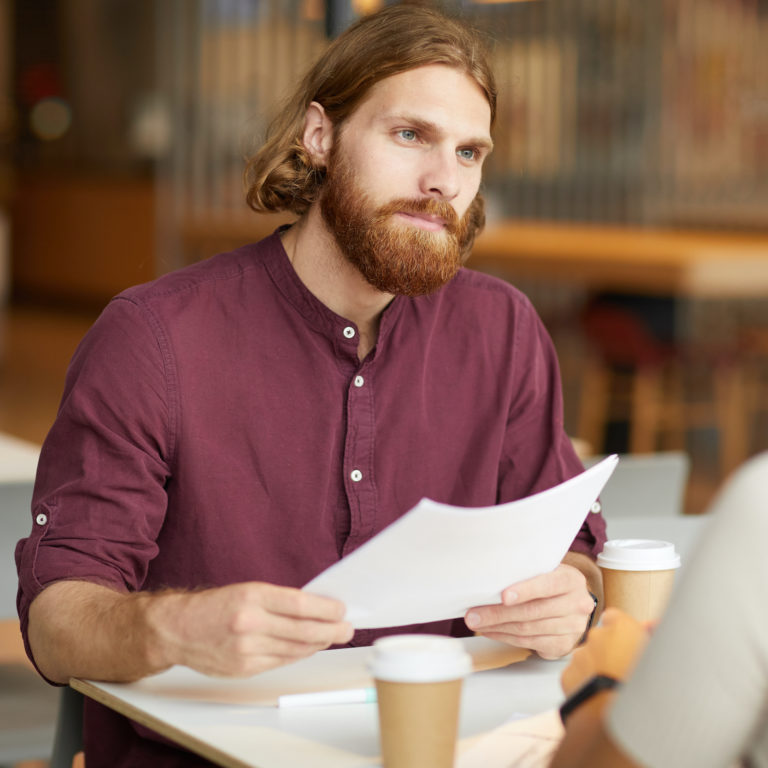 Homme pendant un recrutement
